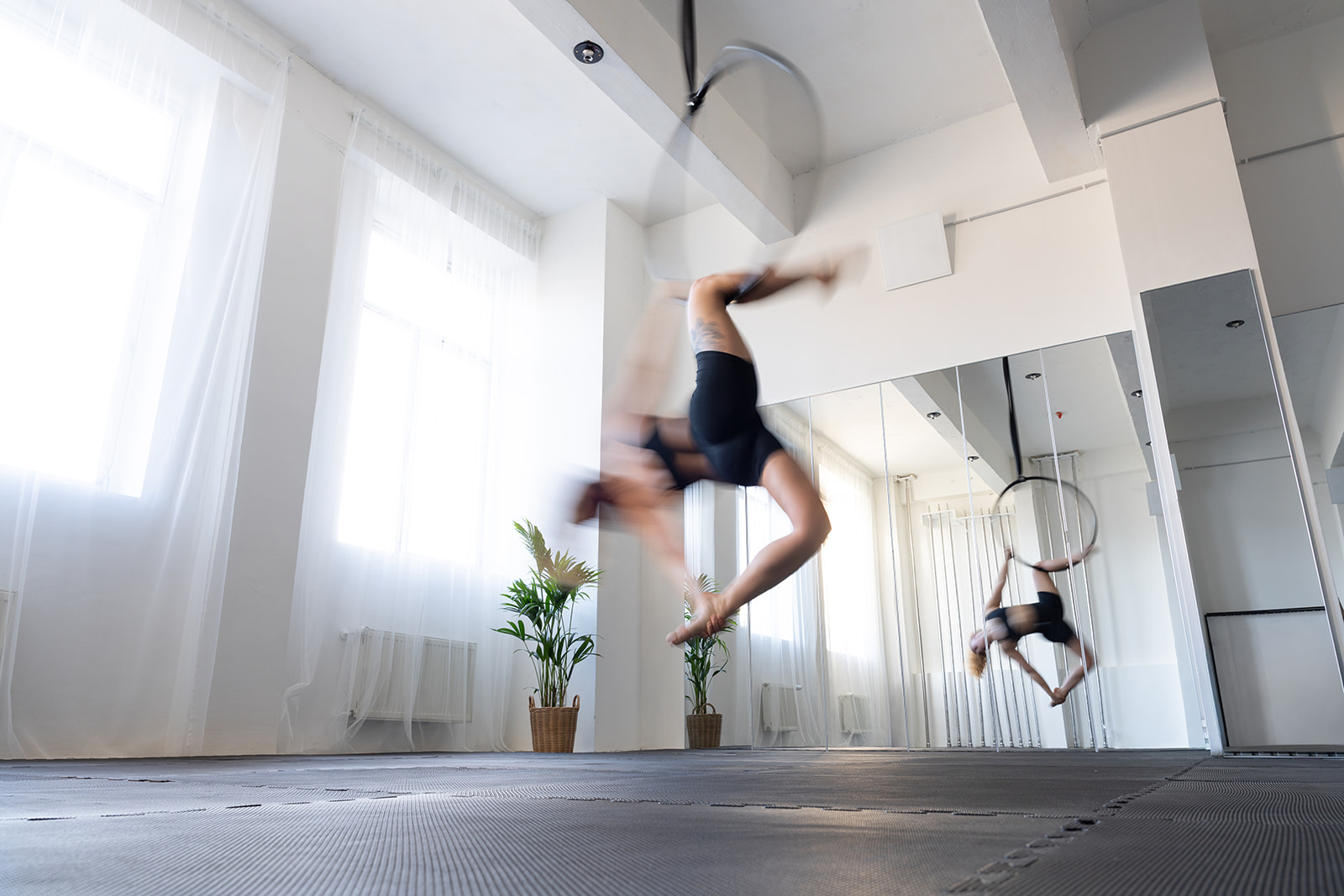 aerial hoop acrodynamic